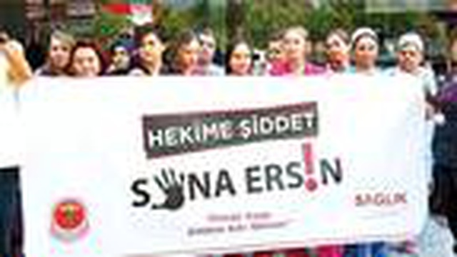 'İnsanlar salgının ilerlemesini kendilerine değil de sağlık çalışanlarına bağlamaya başladı!'