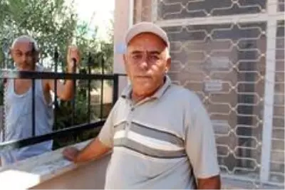 Antalya'da görme engelli vatandaş anne ve 4 çocuğunu yangınların arasından kurtardı Antalya'da görme engelli vatandaş anne ve 4 çocuğunu yangınların arasından kurtardı