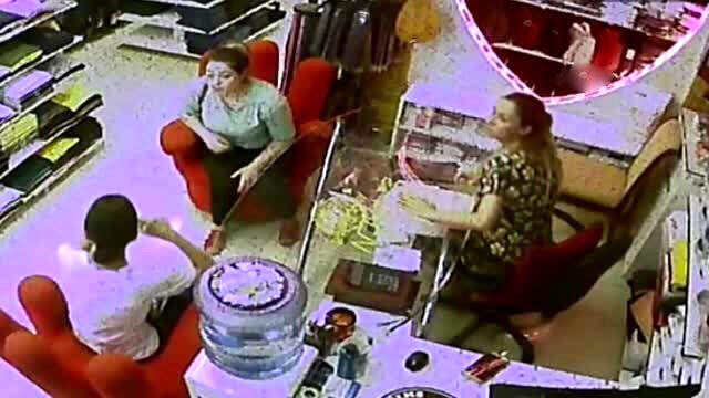 Bıçaklı saldırıya uğrayan hamile kadın ve eşi, saldırganın tutuklanmasını istedi Bıçaklı saldırıya uğrayan hamile kadın ve eşi, saldırganın tutuklanmasını istedi