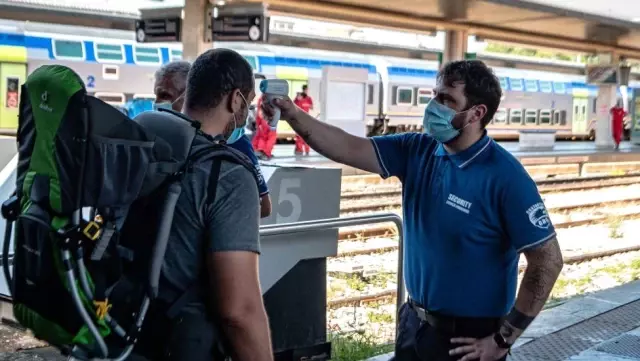  <a class='keyword-sd' href='/koronavirus/' title='Koronavirüs'>Koronavirüs</a>: İtalya'da günlük 1000'in üzerine çıkan vaka sayısının 'büyük kısmı tatilden dönenler'