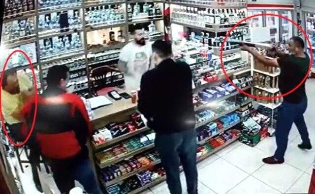 Müşterilerin gözü önünde cinayet işleyen zanlının ifadesi 'pes' dedirtti: Yanlış kişiyi öldürdüm Müşterilerin gözü önünde cinayet işleyen zanlının ifadesi 'pes' dedirtti: Yanlış kişiyi öldürdüm