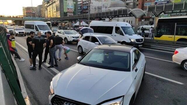 E-5'te meydana gelen kaza sonrası taraflar birbirine girdi! Yumruklar konuştu