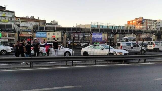 E-5'te meydana gelen kaza sonrası taraflar birbirine girdi! Yumruklar konuştu