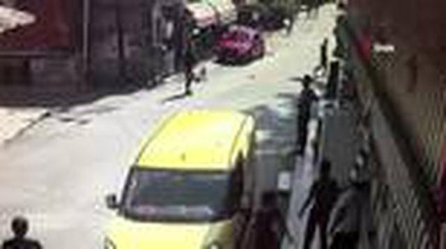 Yol verme kavgası sonrası cinayet anı kameraya yansıdı Yol verme kavgası sonrası cinayet anı kameraya yansıdı