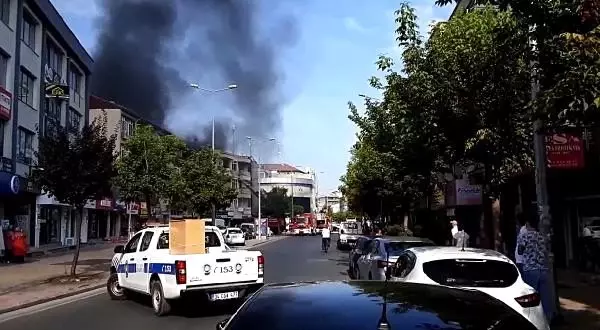 Yangında mahsur kalan İngiliz kadını, itfaiye kurtardı