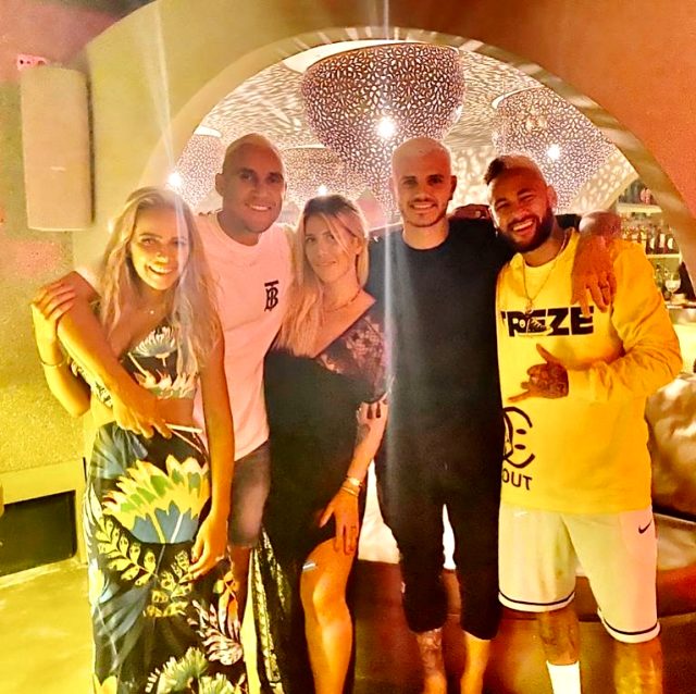 Mauro Icardi'nin ailesi Neymar ve Navas'la Ibiza'da tatil yaptı, Wanda Nara'nın pozuna beğeni yağdı