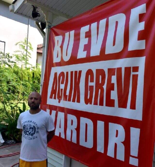 Marmaris'te bir mahalle sakini evinin yakınındaki go kart işletmesinin kapatılması için açlık grevine başladı Marmaris'te bir mahalle sakini evinin yakınındaki go kart işletmesinin kapatılması için açlık grevine başladı