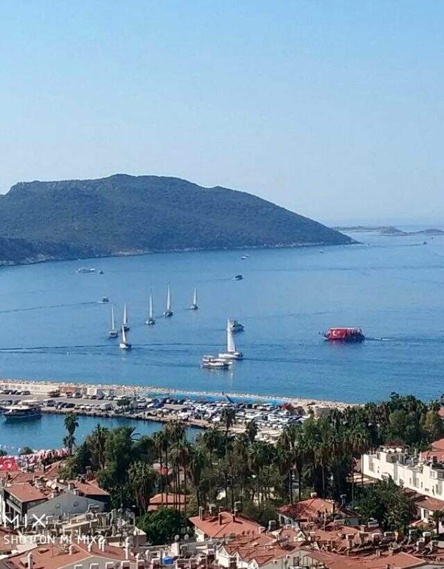 Meis Adası karşısında teknelerle 30 Ağustos kutlaması yapıldı Meis Adası karşısında teknelerle 30 Ağustos kutlaması yapıldı