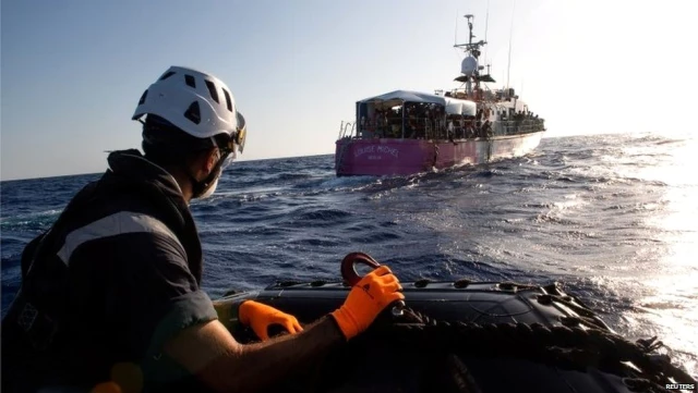 BM ve Uluslararası Göç Örgütü, Akdeniz'de kurtarılan göçmenlerin acilen karaya çıkarılmalarını...