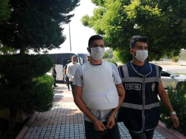 Ceyhan'da 3 kişinin öldüğü silahlı saldırıda 6 şüpheli tutuklandı Ceyhan'da 3 kişinin öldüğü silahlı saldırıda 6 şüpheli tutuklandı