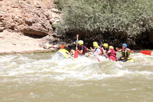Eski TBMM Başkanı Binali Yıldırım, memleketi Erzincan'da rafting yaptıo Eski TBMM Başkanı Binali Yıldırım, memleketi Erzincan'da rafting yaptıo