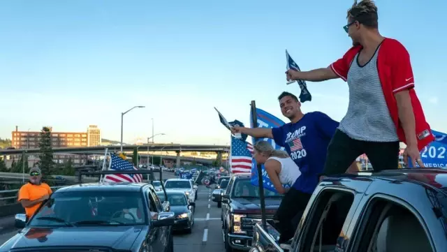 Portland protestolarında yaşanan şiddet olayları Trump ile Biden'ı karşı karşıya getirdi