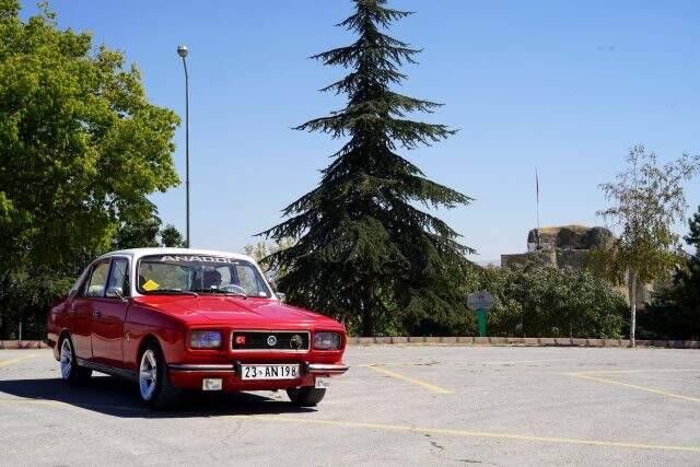 Bin TL'ye aldığı 1974 model Anadol'u 15 bin TL masrafla muhteşem bir hale getirdi Bin TL'ye aldığı 1974 model Anadol'u 15 bin TL masrafla muhteşem bir hale getirdi