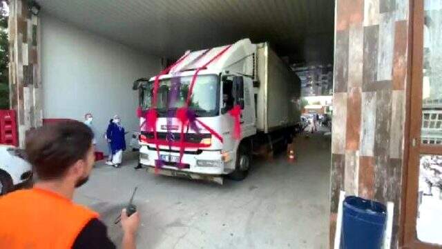 Kamyon da doğan babası da kamyoncu olan şoför gelin arabasını da kamyon yaptı Kamyon da doğan babası da kamyoncu olan şoför gelin arabasını da kamyon yaptı