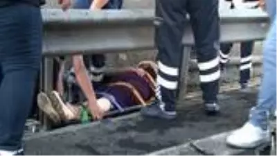 Dehşete düşüren kaza! Talihsiz kadın kucağındaki çocuğuyla yola savruldu