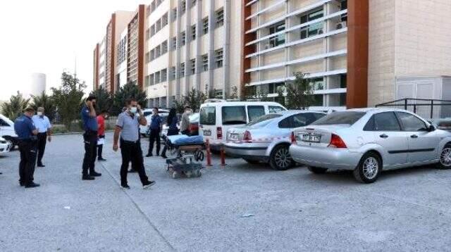 Niğde'de bir kişi, hastane otoparkındaki otomobilin içinde ölü bulundu