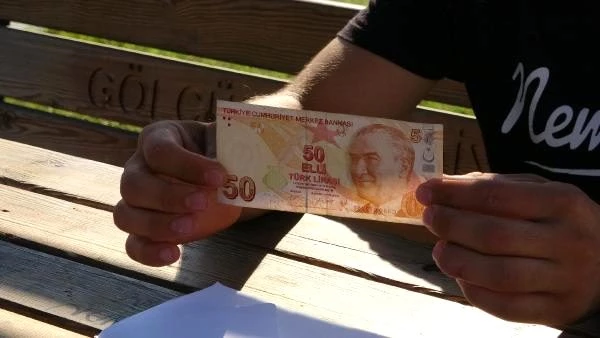 Kocaeli'de garsonluk yapan vatandaş, hatalı basım 50 lirayı 50 bin liraya satışa çıkardı