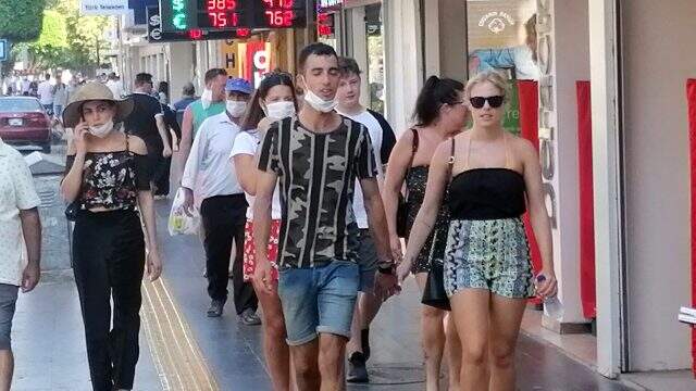Turistler de korona virüs önlemlerine uymuyor Turistler de korona virüs önlemlerine uymuyor