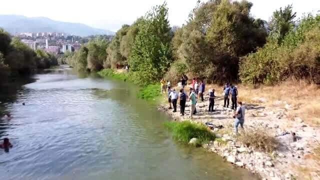 Arkadaşlarıyla serinlemek için çaya giren genç boğuldu