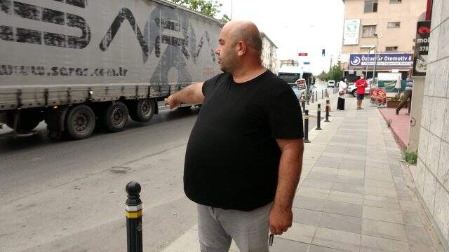 Çalışanlarının maaşını kaptırmamak için metrelerce böyle sürüklendi