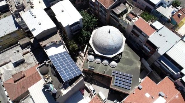 Bursa'da, ezan sesi duyulmayınca caminin minaresini yüksek binanın çatısına yaptılar