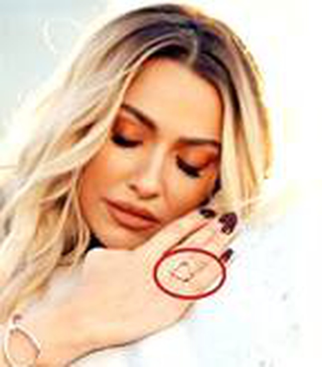 Hadise'den <a class='keyword-sd' href='/kaan-yildirim/' title='Kaan Yıldırım'>Kaan Yıldırım</a>'a jest