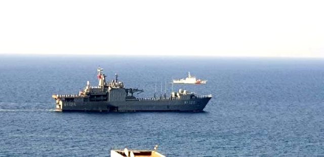 Akdeniz Fırtınası Tatbikatı'na katılan Türk savaş gemileri, Kıbrıs Türk halkını selamladı