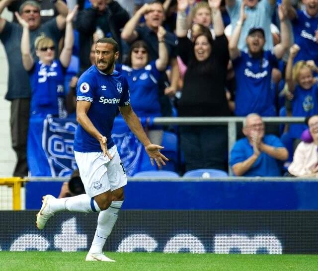 Emre Belözoğlu, Cenk Tosun'un transferi için görüşmelere başladı