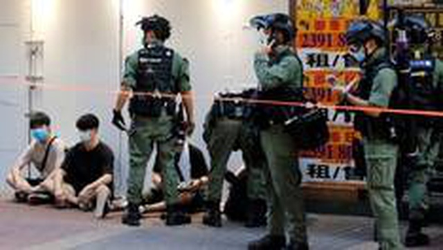 Hong Kong'taki eylemlerde 12 yaşında bir çocuğun gözaltına alınması tepkilere sebep oldu