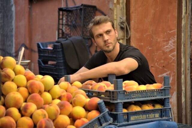 Aylar sonra ekrana gelen Çukur'da nefes kesen final! Cumali, Yamaç'ı vuruyor Aylar sonra ekrana gelen Çukur'da nefes kesen final! Cumali, Yamaç'ı vuruyor