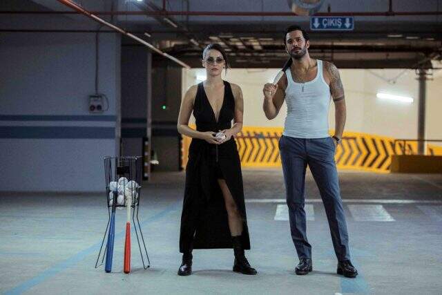 Aylar sonra ekrana gelen Çukur'da nefes kesen final! Cumali, Yamaç'ı vuruyor Aylar sonra ekrana gelen Çukur'da nefes kesen final! Cumali, Yamaç'ı vuruyor