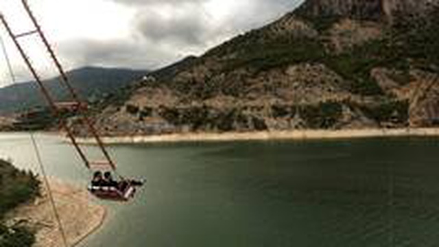 Dev salıncak adrenalin tutkunlarının ilgi odağı oldu Dev salıncak adrenalin tutkunlarının ilgi odağı oldu