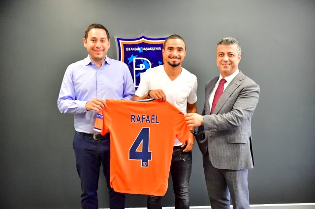 Medipol Başakşehir, Olympique Lyon'dan sağ bek Rafael'i 2+1 yıllığına kadrosuna kattı