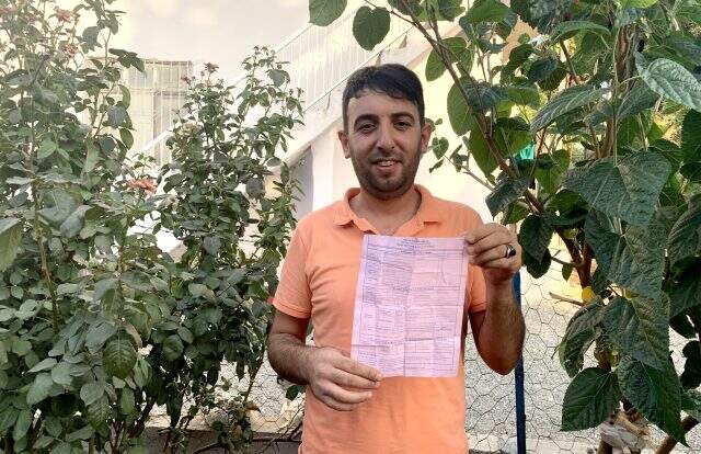 Meşaleli pankartlı ilginç evlilik teklifi, 'sosyal mesafe' cezasıyla bitti