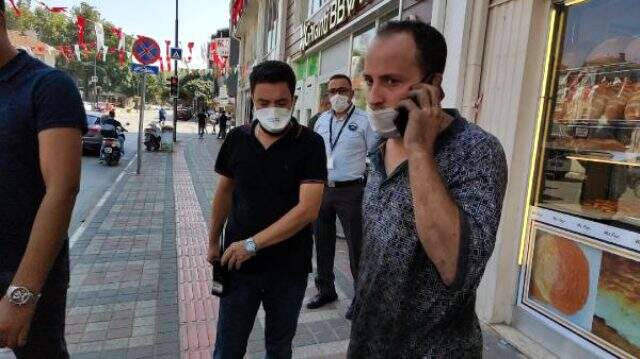 Telefon dolandırıcılarına 30 bin TL gönderen vatandaşı polis kurtardı Telefon dolandırıcılarına 30 bin TL gönderen vatandaşı polis kurtardı