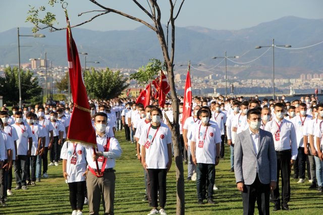 Ülkücü gençler, Devlet Bahçeli'nin talimatıyla 12 ada için yürüdü