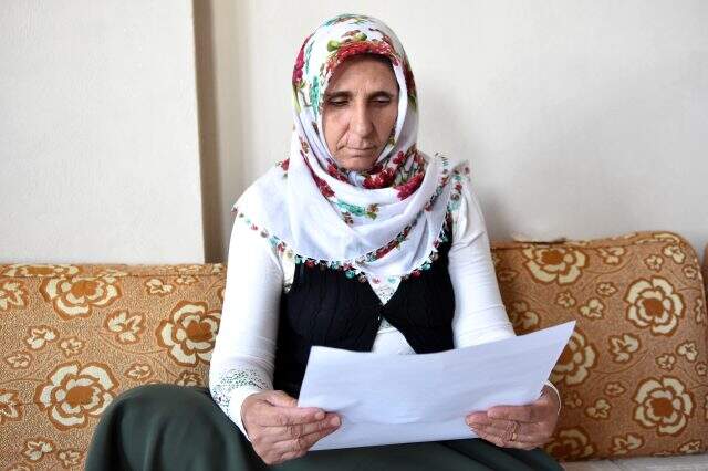 Şanlıurfa'da bir anne, 19 yıl önce boşandığı kocası tarafından alınan oğlunu arıyor Şanlıurfa'da bir anne, 19 yıl önce boşandığı kocası tarafından alınan oğlunu arıyor