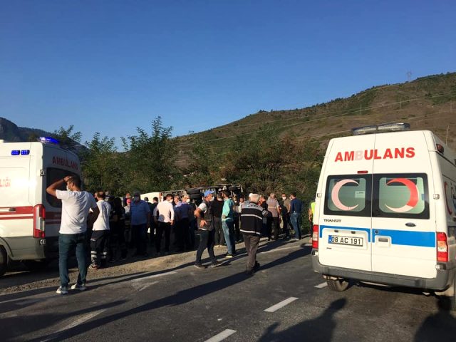 Maden işçilerini taşıyan otobüsün devrilmesi sonucu 1 kişi öldü, 15 kişi yaralandı