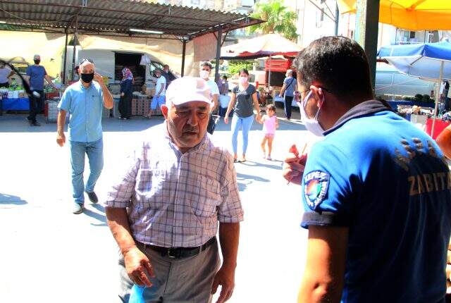 Maskeyi başına bone yaptı, kendisini uyaran zabıtaya verdiği pişkin cevap 'Pes' dedirtti Maskeyi başına bone yaptı, kendisini uyaran zabıtaya verdiği pişkin cevap 'Pes' dedirtti