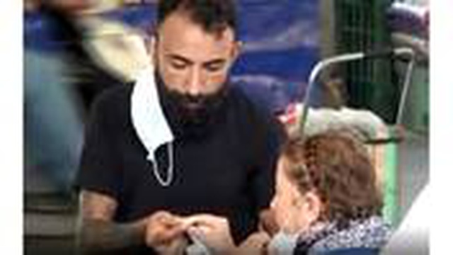 Maskeyi başına bone yaptı, kendisini uyaran zabıtaya verdiği pişkin cevap 'Pes' dedirtti Maskeyi başına bone yaptı, kendisini uyaran zabıtaya verdiği pişkin cevap 'Pes' dedirtti