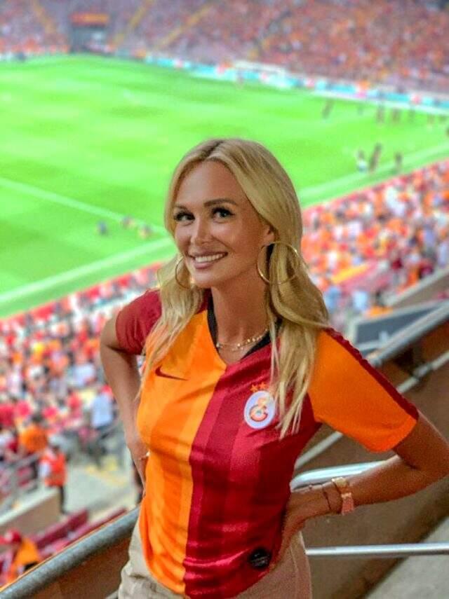 Yeni sezon öncesi Rus güzel Lopyreva, Galatasaray'a destek verdi: Kalbim seninle