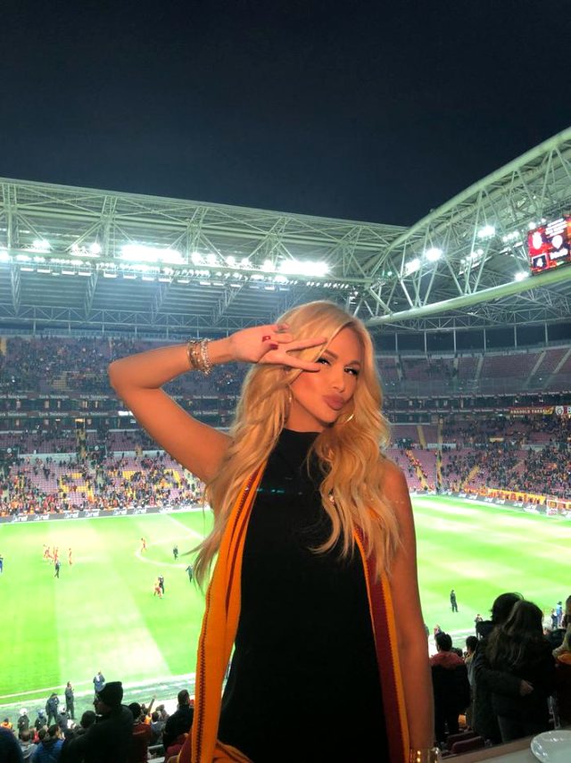 Yeni sezon öncesi Rus güzel Lopyreva, Galatasaray'a destek verdi: Kalbim seninle