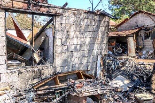 Açtığı 'çıkmaz sokak' davasını kaybetmeyi hazmedemedi: Önce komşusunun evini yaktı, ardından oğlunu vurdu Açtığı 'çıkmaz sokak' davasını kaybetmeyi hazmedemedi: Önce komşusunun evini yaktı, ardından oğlunu vurdu