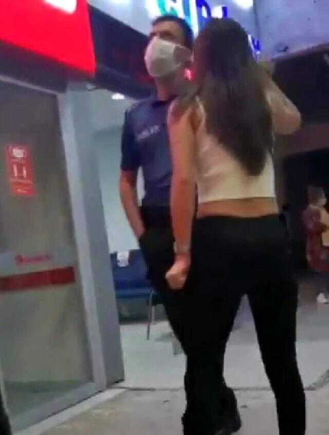 Alkollü kadın polislere önce küfür ve hakaret etti, sonra ısırarak yaraladı
