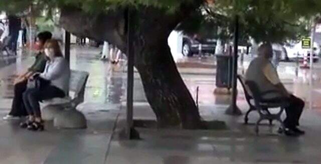 BEYKOZ'DA YAĞIŞA HAZIRLIKSIZ YAKALANDILAR BEYKOZ'DA YAĞIŞA HAZIRLIKSIZ YAKALANDILAR