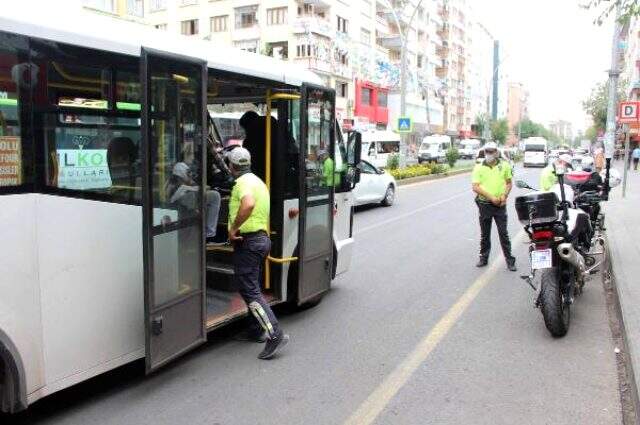 Vaka sayısının arttığı Diyarbakır'da, yasağa rağmen maske takılmıyor Vaka sayısının arttığı Diyarbakır'da, yasağa rağmen maske takılmıyor