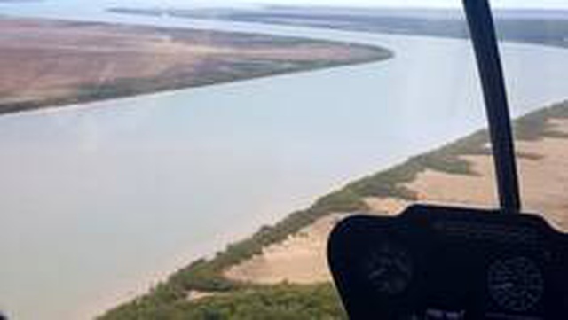 Avustralya'da yolunu şaşıran 16 metrelik balina, Doğu Timsah Nehri'ne girdi Avustralya'da yolunu şaşıran 16 metrelik balina, Doğu Timsah Nehri'ne girdi