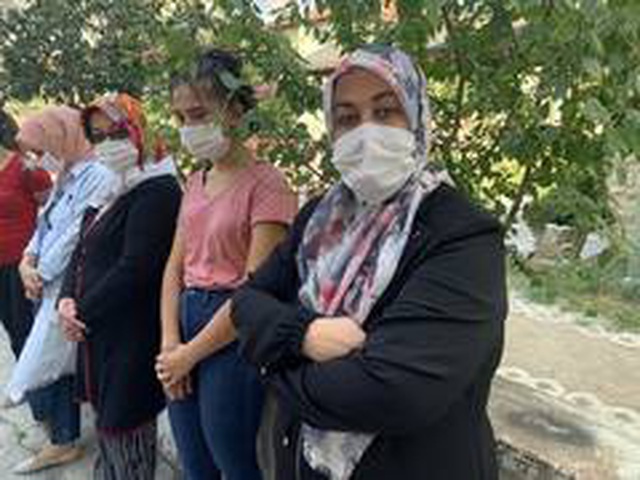 Engelli kızını döverken görüntülenen babanın komşuları konuştu: Büyük kızını daha önce de dövdü Engelli kızını döverken görüntülenen babanın komşuları konuştu: Büyük kızını daha önce de dövdü
