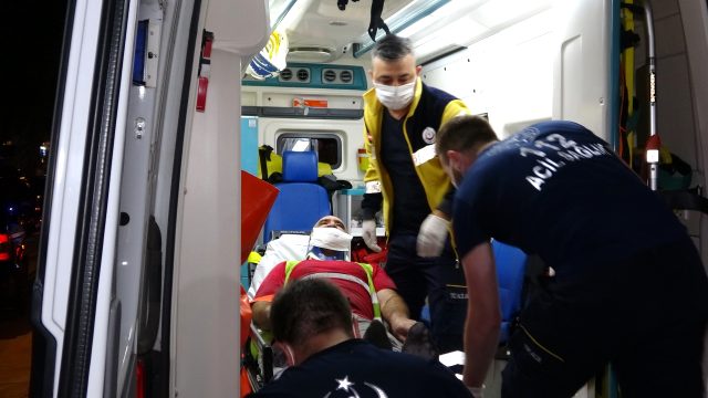Kadıköy-Kozyatağı metro şantiyesinde hafriyat çeken vinç sepeti düştü: 2 yaralı