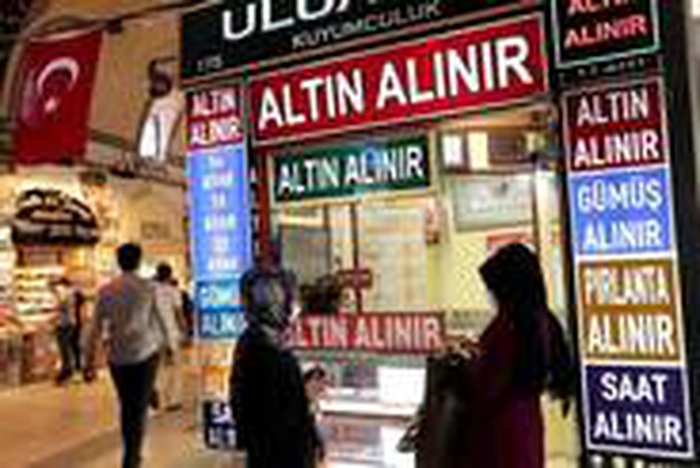 Wall Street Journal: Türkiye'de TL'nin değer kaybı sonrası altına ve çelik kasalara hücum başladı